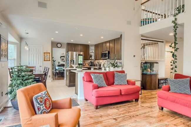 Spacious 5BR House in Aurora - Spacious 5BR House in Aurora