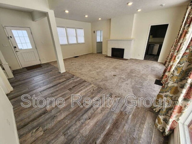 Photo - 44 Allendale Ln