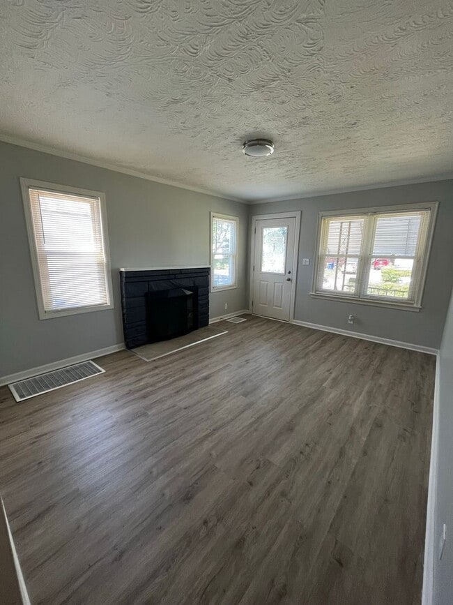 Photo - 3 Bedroom, 2 Bathroom Home With Garage Available for Pre-Lease!