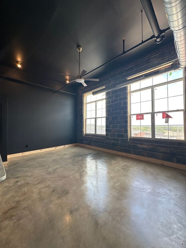 Photo - 21 W Broadway Unit Apt 307