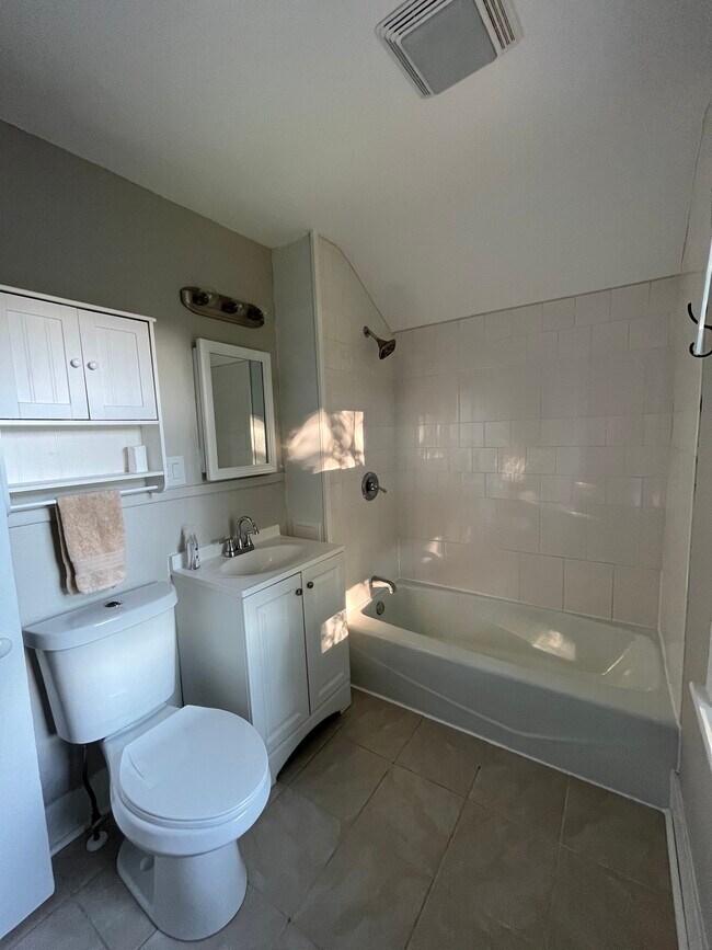 Bathroom - 1111 Fond du Lac Ave Unit Upper