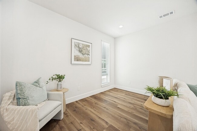 Photo - 5633 Live Oak St Unit 104