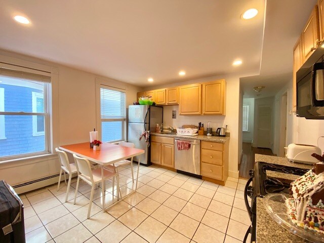 Building Photo - 29 Brackett St Unit 2 Rental