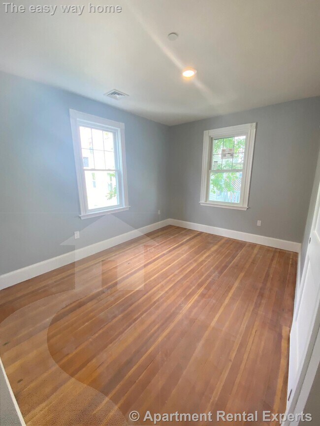 Photo - 32 Putnam Ave Unidad #2