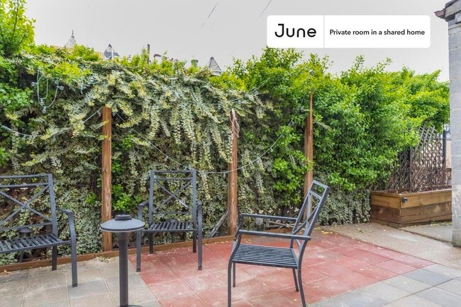 Room in Shared 5 bed/2 bath home in Columbia Heights