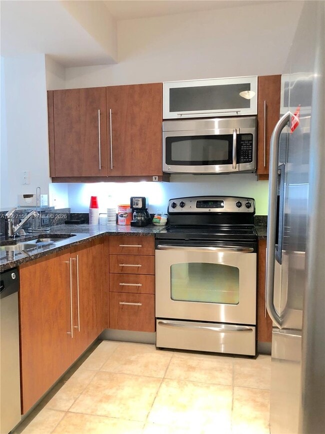 Building Photo - 7350 SW 89th St Unit 408S