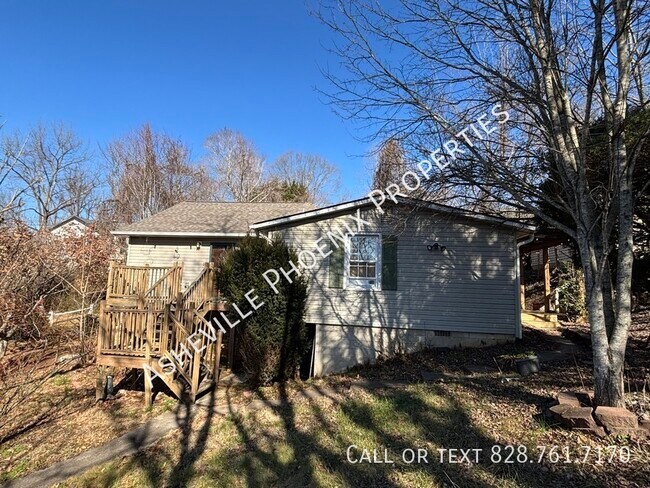 27 Poplar Ln Uppr  