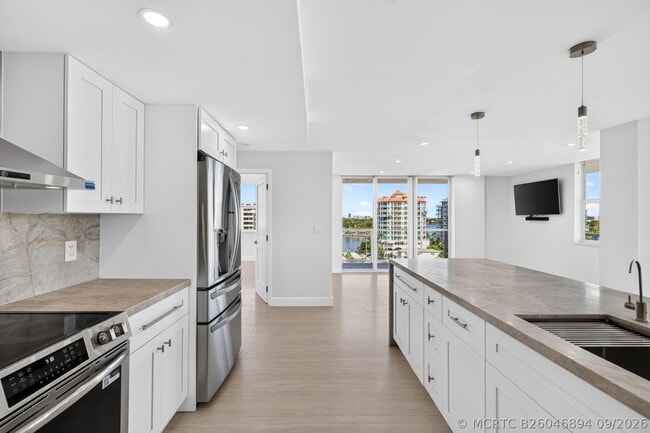 Building Photo - 209 N Fort Lauderdale Beach Blvd Unit 8a