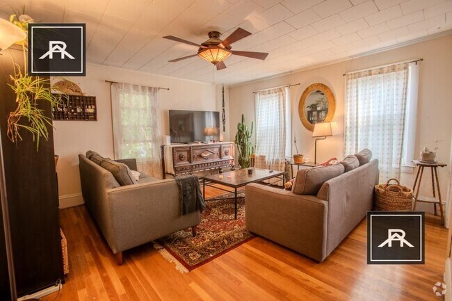 Building Photo - 3 bedroom in Brighton MA 02135 Unit 2 Rental