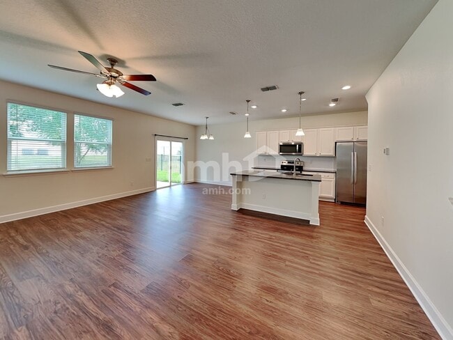 Photo - 8577 Highfield Ave