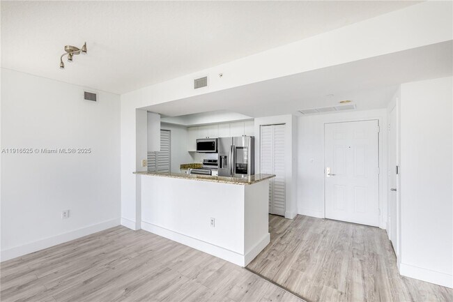 Photo - 19501 W Country Club Dr Unit 515