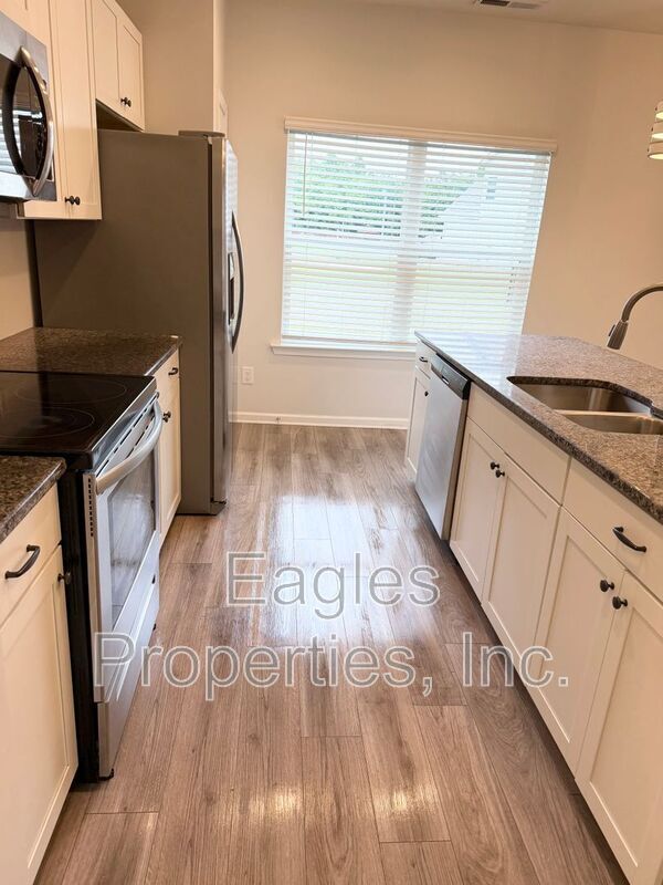 Photo - 207 Timberline Oak Dr