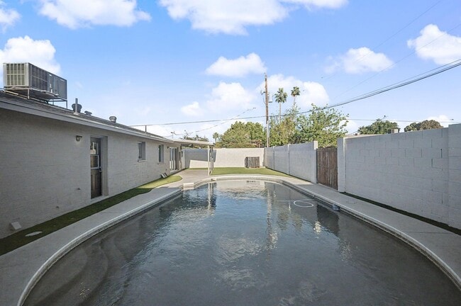 Photo - 6 Bed/ 3 Bath with Pool