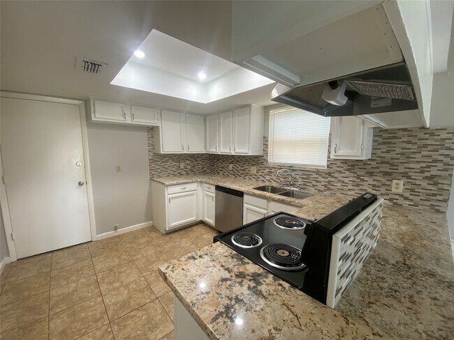 Photo - 1330 Somercotes Ln