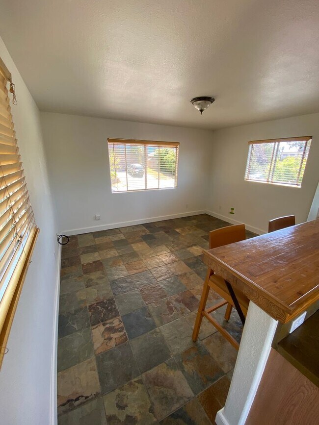 Photo - 338 Henrietta Ave Unit Studio