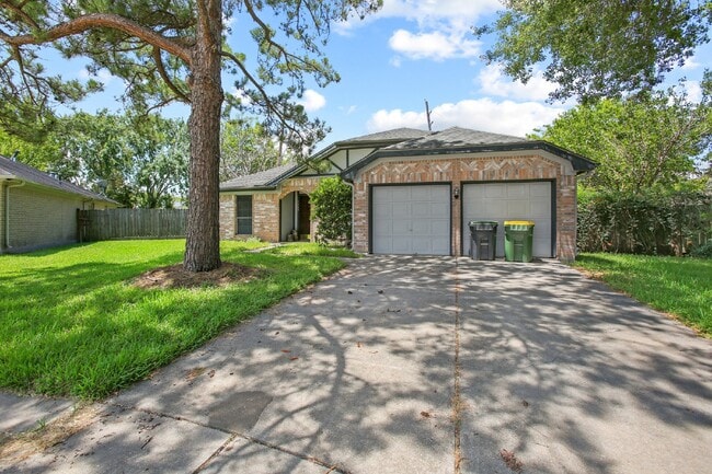 Building Photo - Well-maintained home on a cul-de-sac in a ...