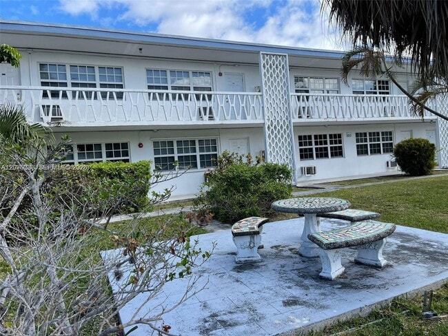 Photo - 1471 NE 170th St Unidad 224A