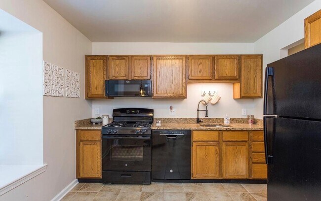 Photo - Beautiful updated 3-bedroom 1.5 bath townh...