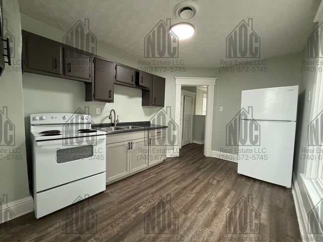 Photo - 160 1/2-160 1/2 Lake St