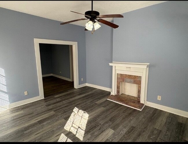 Sala de estar - 2427 Marion St