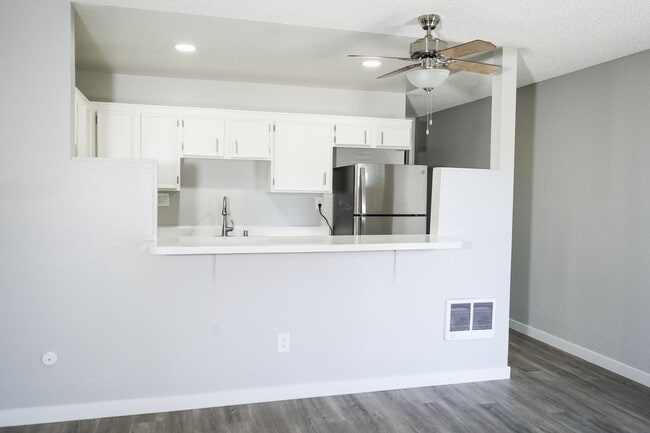 Photo - Point Loma Bay Apartments