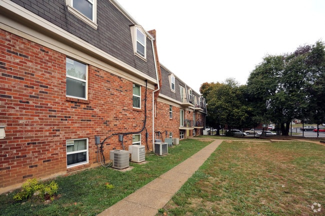 Twenty Two Twenty Apartments - Lexington, KY | ForRent.com