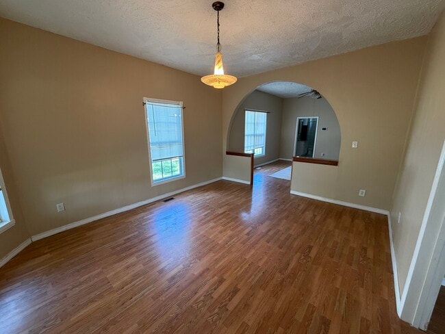 1606 N Elm St