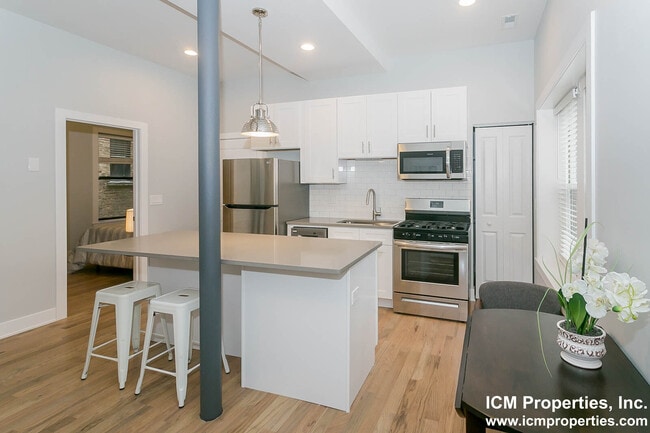 Building Photo - 2121 N Sedgwick St Unit 2107-2