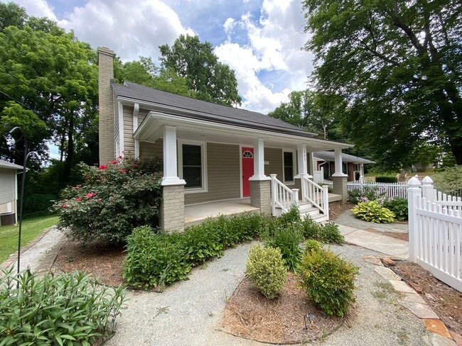 Photo - 203 Shawnee St