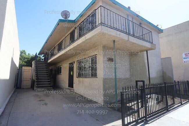 Building Photo - 830 E Anaheim St Unit 4 Rental