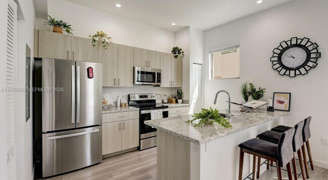 Photo - 1001 NE 58th St