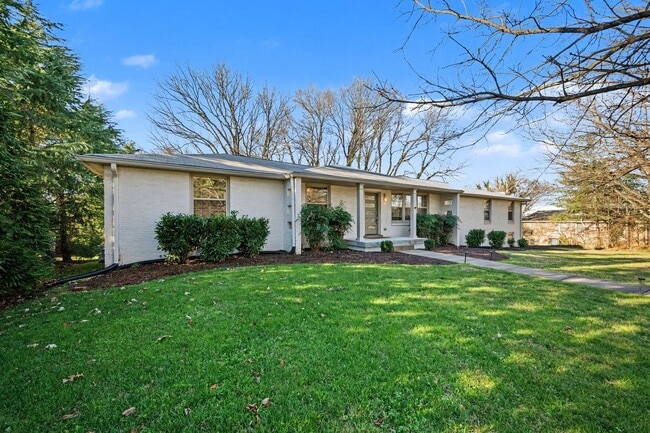 Building Photo - Green Hills Charm