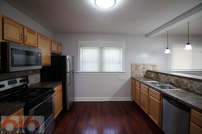 Photo - 813 Douglas St NW