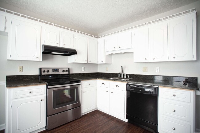 Photo - 2000 Lessel Dr