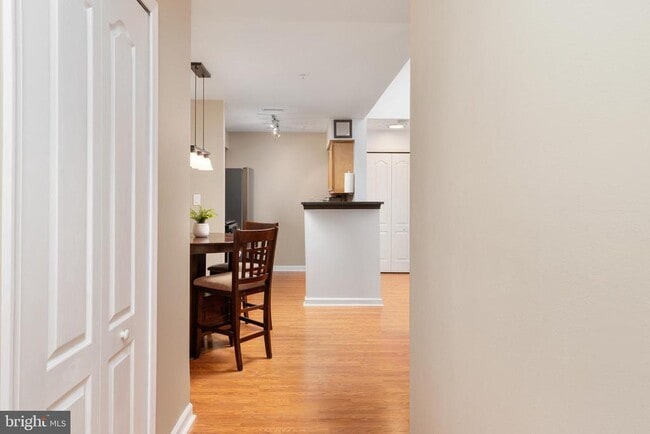 Photo - 8961 Town Center Cir Unidad 310
