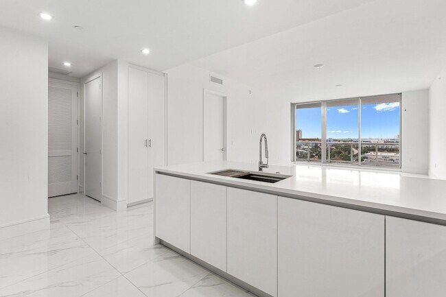 Photo - 220 Lake Shore Dr Unit 1015