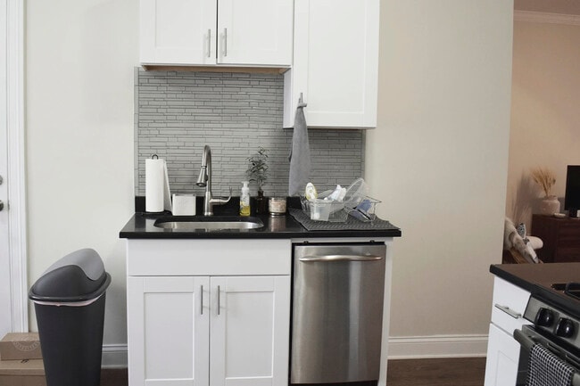 Photo - 3829 N Greenview Ave Unit 3823-3W