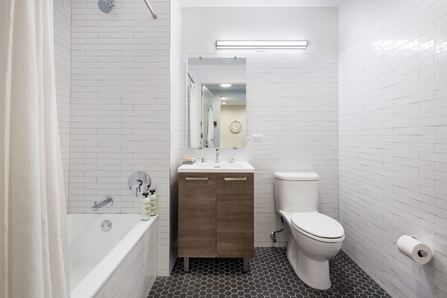 Photo - Fifth and Wythe