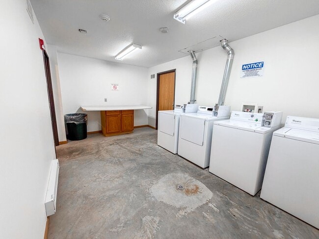 Building Photo - 912 8th St S Unit 202