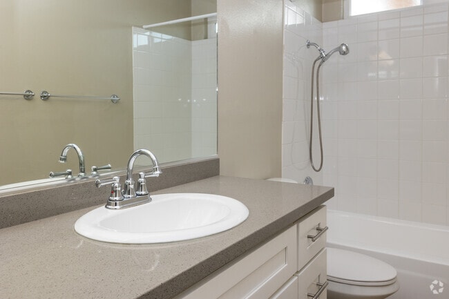 1BR, 1BA - 725SF