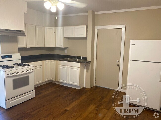 Building Photo - 92-94 Fisher St Unit 1 Rental
