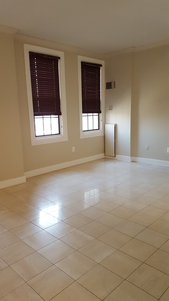 Photo - 1 E Chase St Unit 614