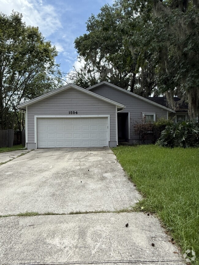 Building Photo - 1594 Twin Oak Dr E Rental