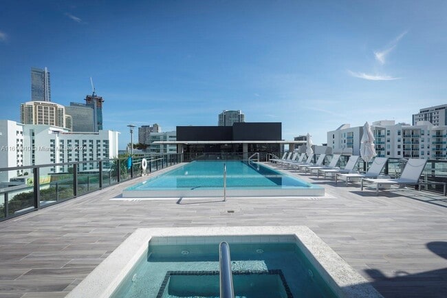 Building Photo - 201 SW 17th Rd Unit 707