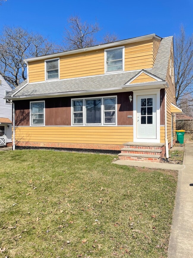 Photo - 16117 Mendota Ave