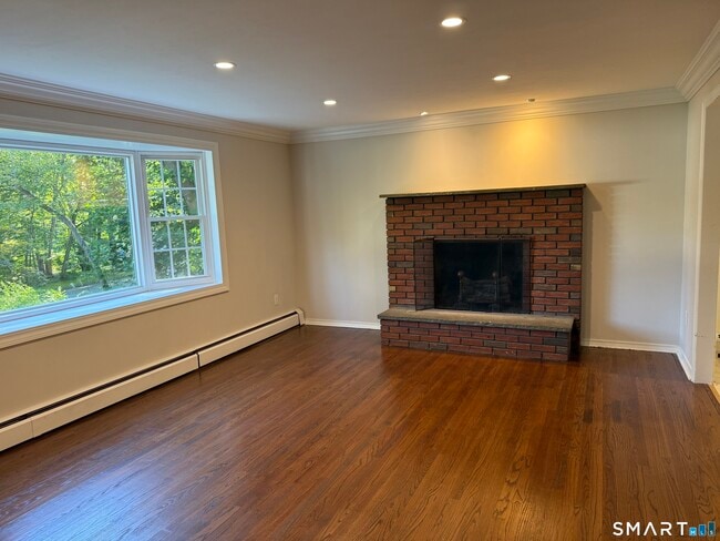 Photo - 19 Greenwood Ln