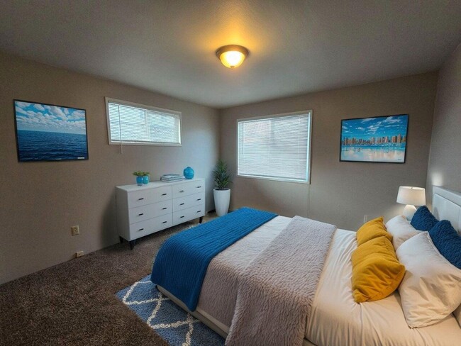 Photo - 633 NE Channon Ave