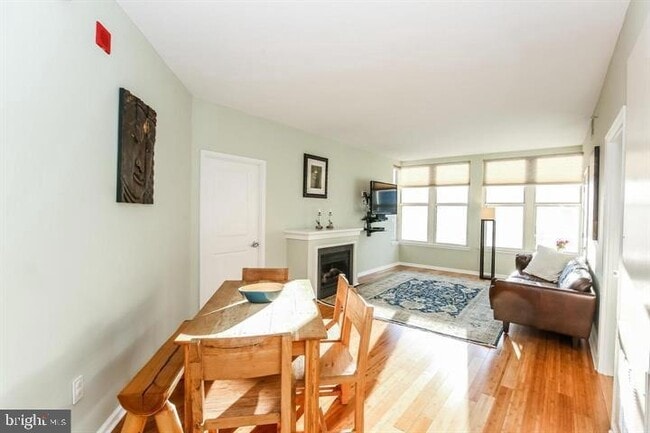 Photo - 715 6th St NW Unit 402