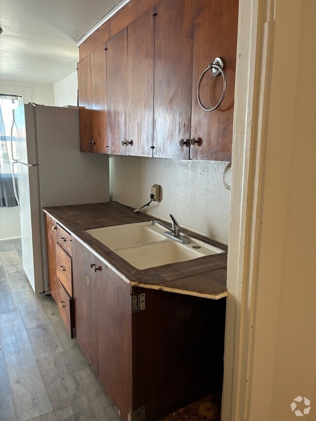 Building Photo - 1312 Hansen Ave Rental