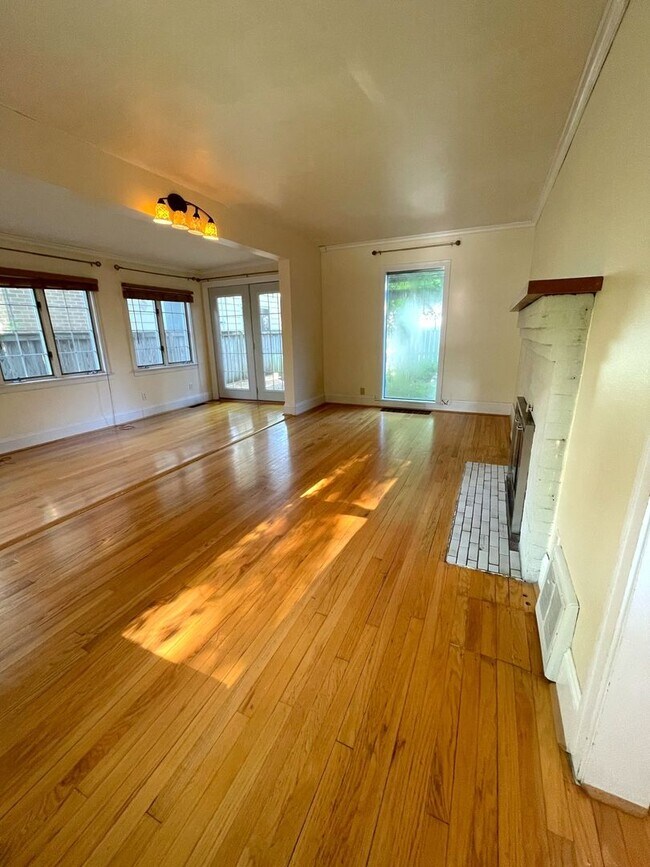 Photo - 1404 E Park Pl